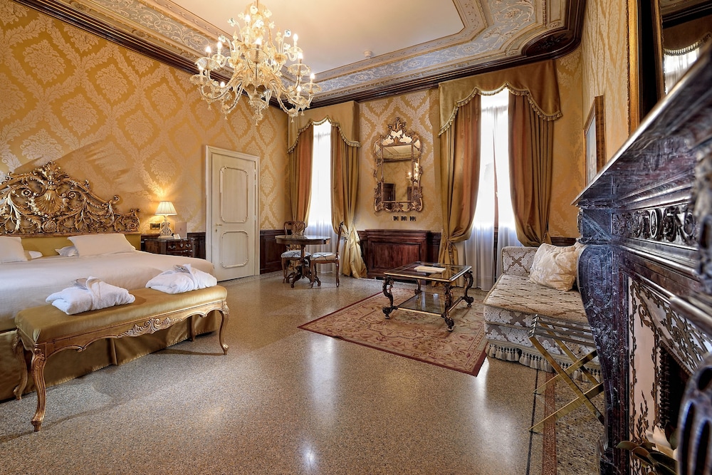 Hotel Ai Reali di Venezia — Hotel rooms in Venice, Veneto