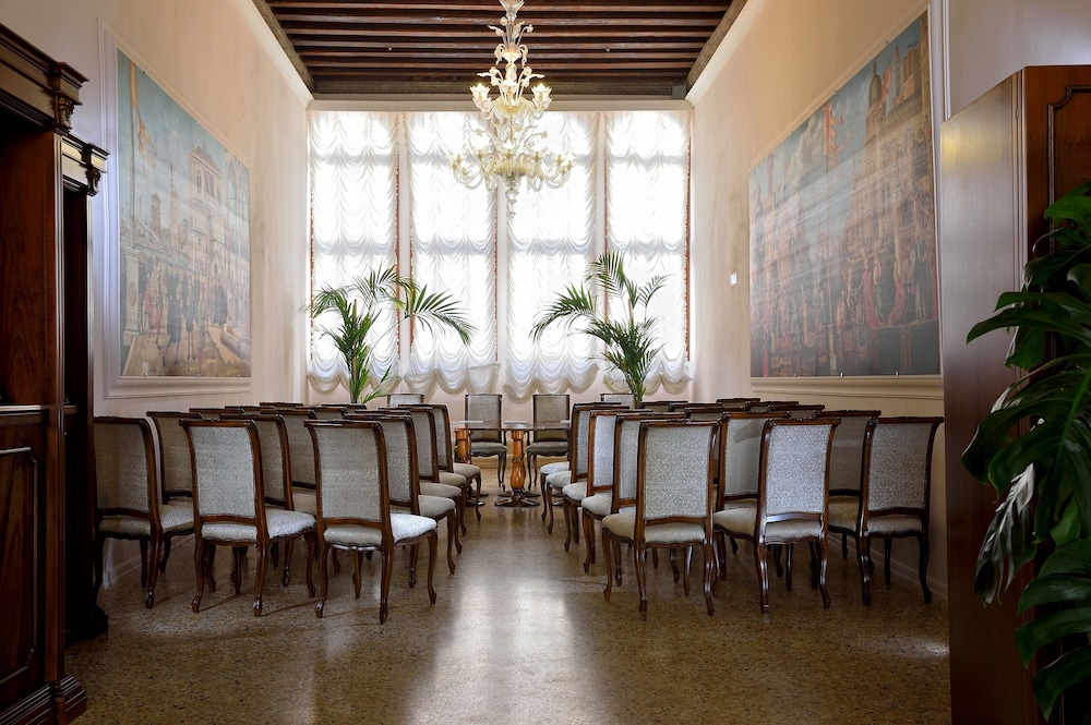Hotel Ai Reali di Venezia — Hotel building in Venice, Veneto