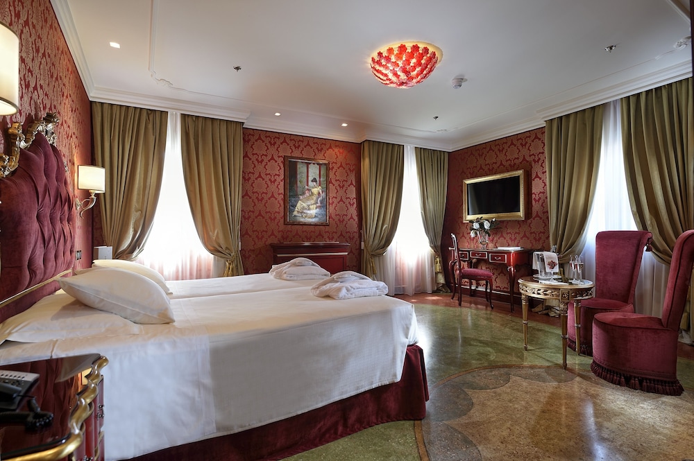 Hotel Ai Reali di Venezia — Hotel rooms in Venice, Veneto
