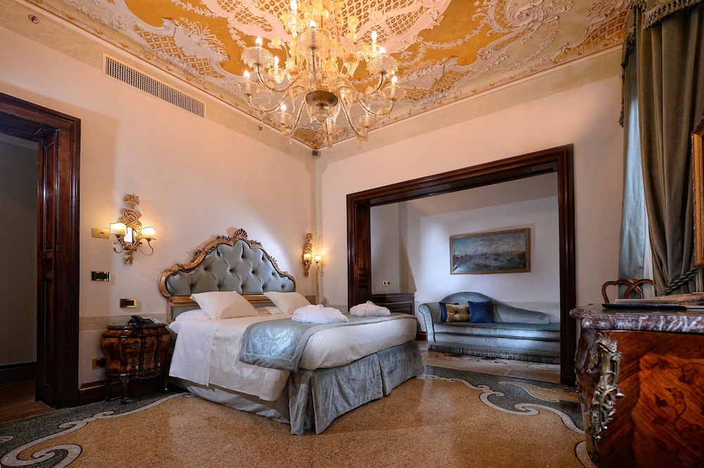 Hotel Ai Reali di Venezia — Hotel rooms in Venice, Veneto