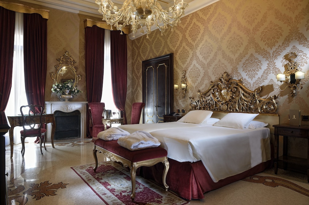 Hotel Ai Reali di Venezia — Hotel rooms in Venice, Veneto