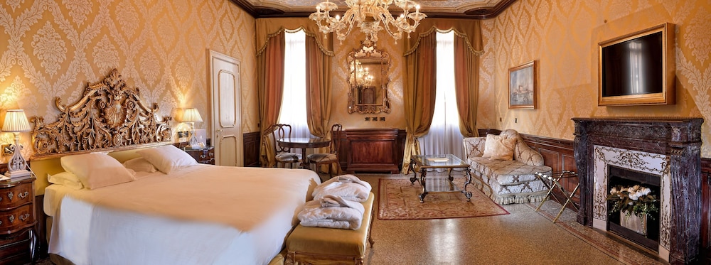 Hotel Ai Reali di Venezia — Hotel rooms in Venice, Veneto