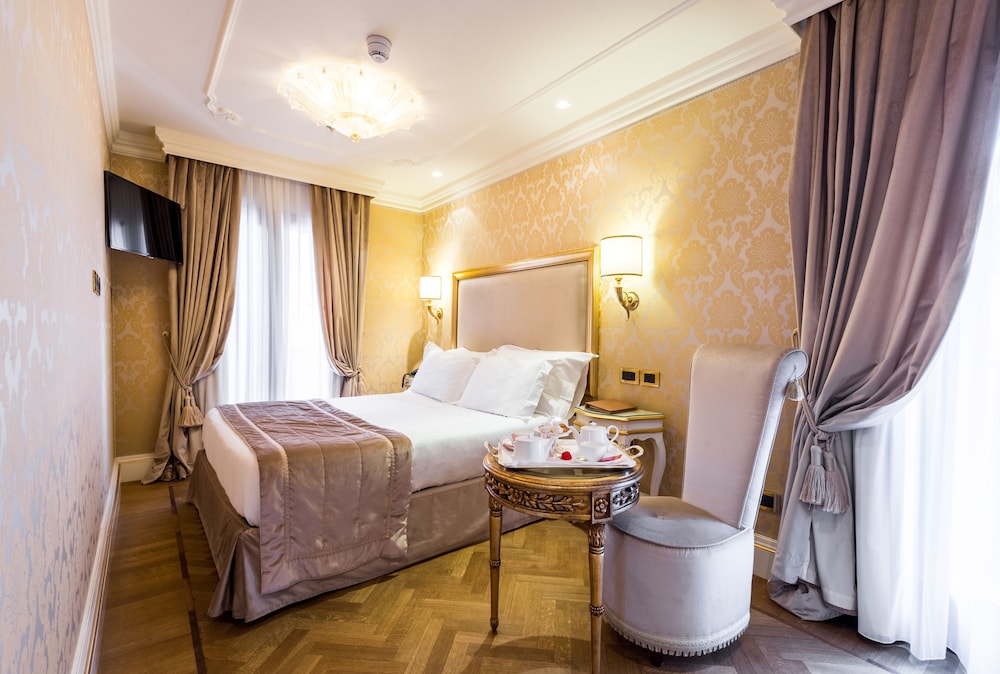 Hotel Ai Reali di Venezia — Hotel rooms in Venice, Veneto