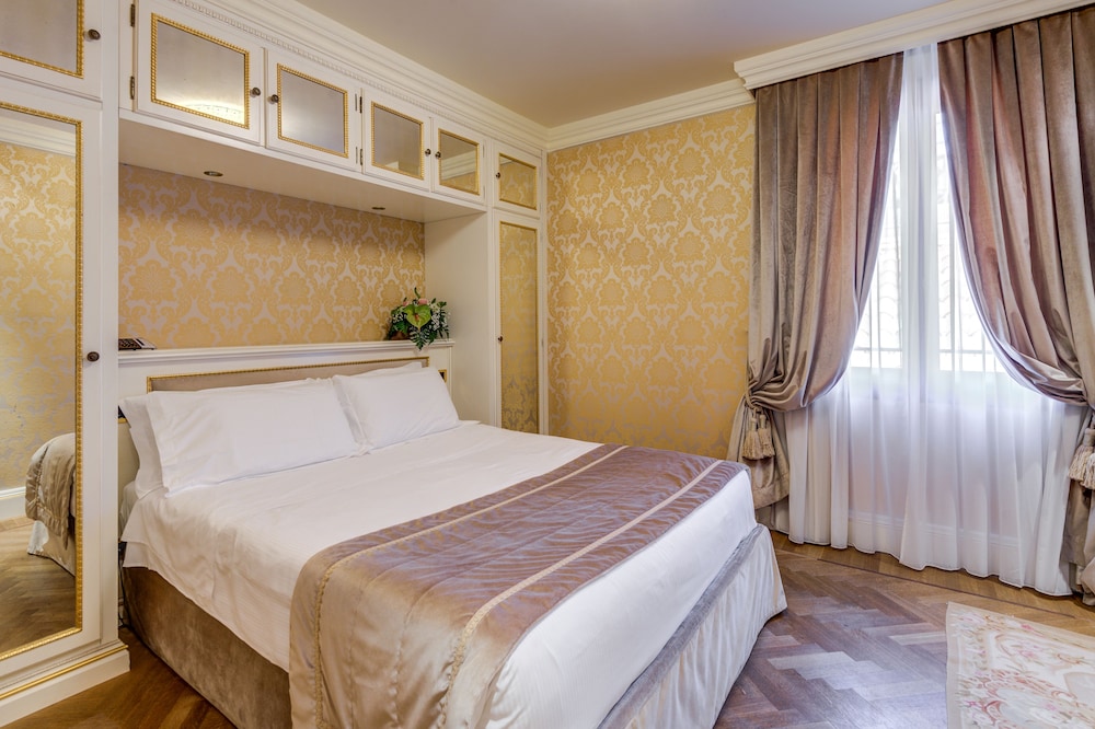 Hotel Ai Reali di Venezia — Hotel rooms in Venice, Veneto