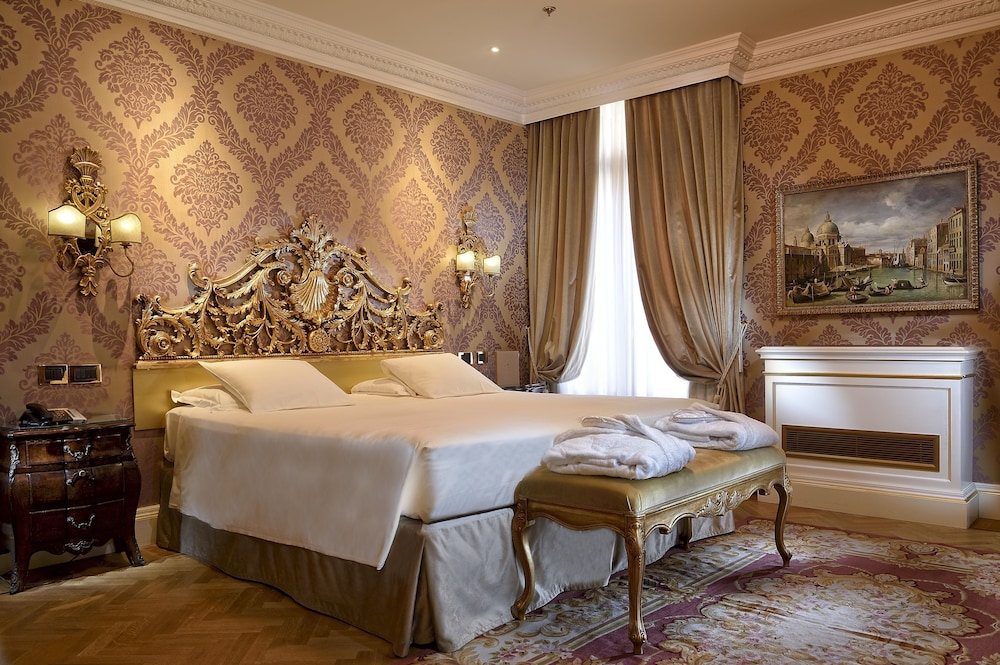 Hotel Ai Reali di Venezia — Hotel rooms in Venice, Veneto