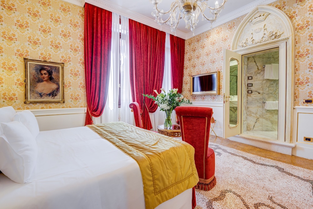 Hotel Ai Reali di Venezia — Hotel rooms in Venice, Veneto