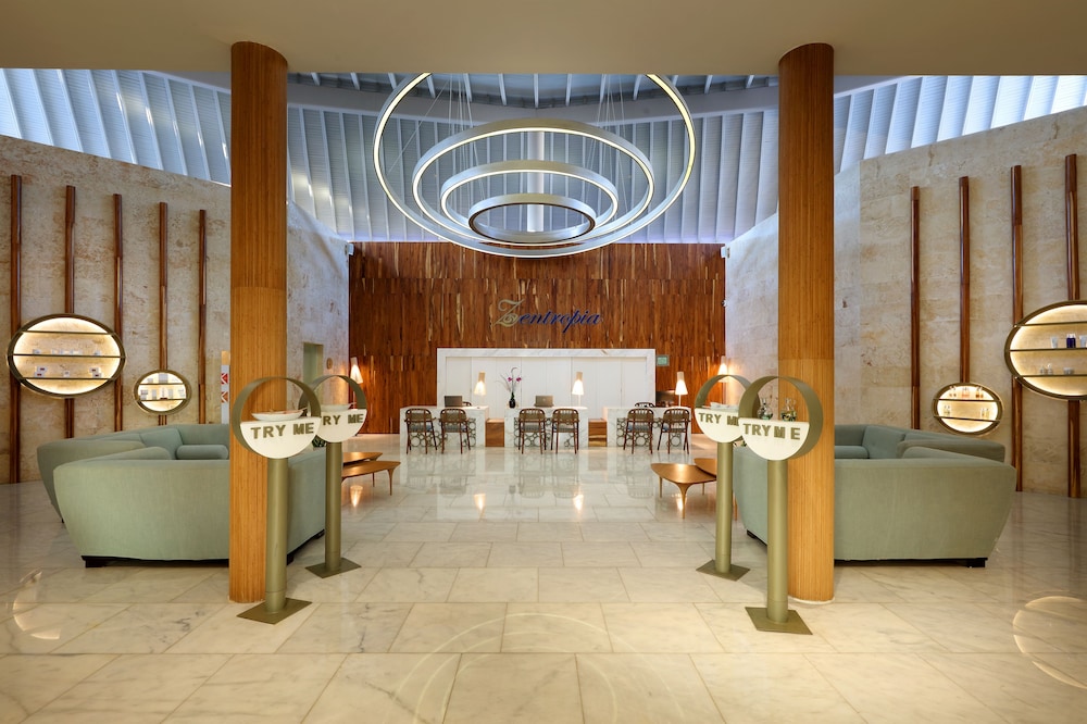 Grand Palladium Select Bávaro - All Inclusive — Hotel building in Bavaro, La Altagracia