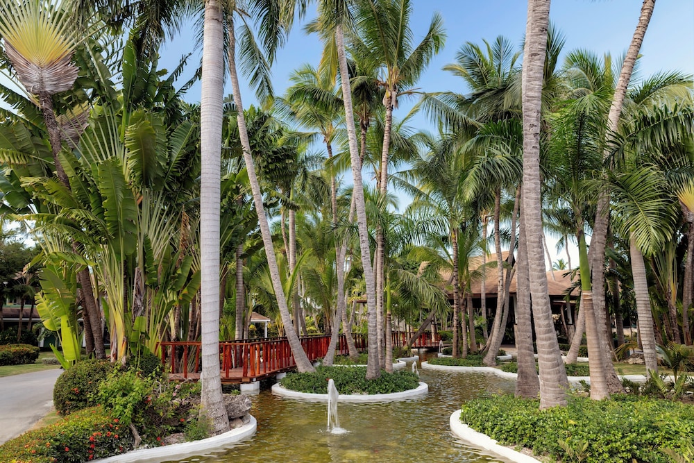 Grand Palladium Select Bávaro - All Inclusive — Hotel building in Bavaro, La Altagracia