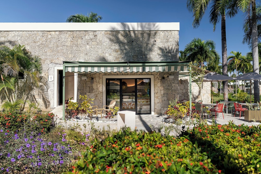 Grand Palladium Select Bávaro - All Inclusive — Hotel building in Bavaro, La Altagracia