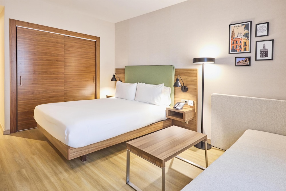 Hilton Garden Inn Sevilla — Hotel rooms in Seville, Andalusia