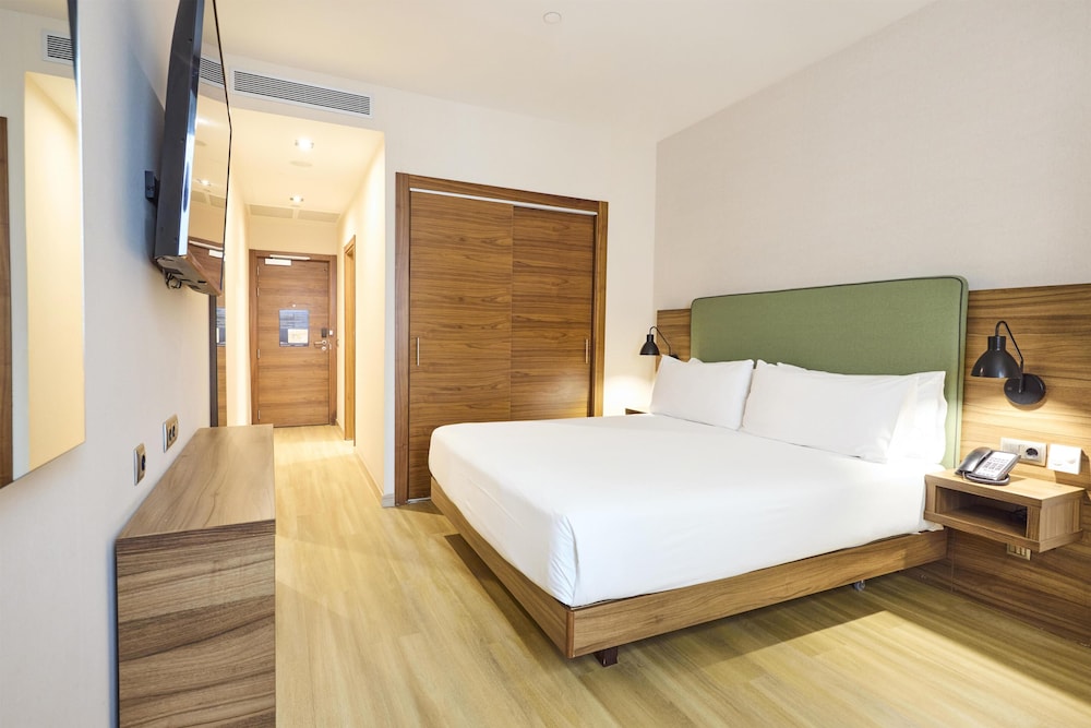 Hilton Garden Inn Sevilla — Hotel rooms in Seville, Andalusia