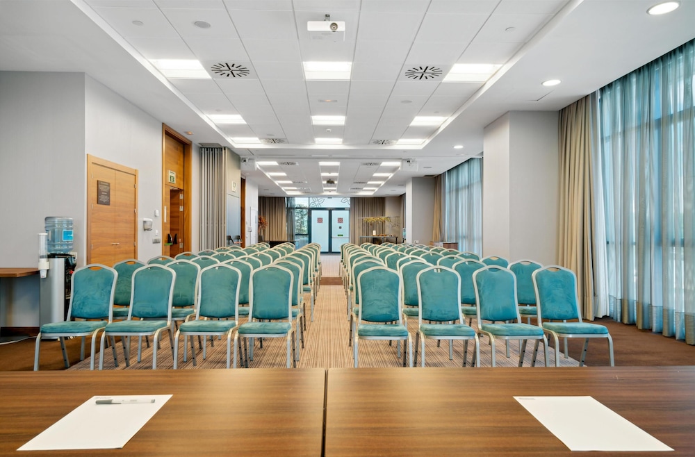 Hilton Garden Inn Sevilla — Hotel building in Seville, Andalusia