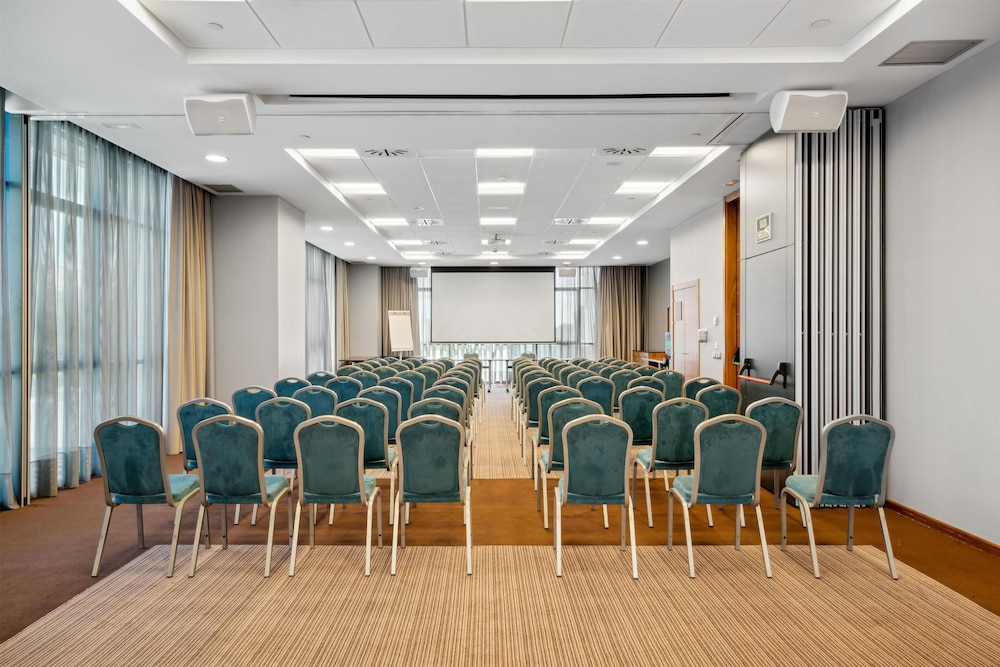Hilton Garden Inn Sevilla — Hotel building in Seville, Andalusia