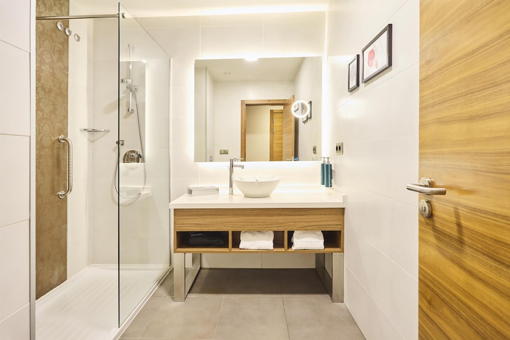 Hilton Garden Inn Sevilla — Hotel rooms in Seville, Andalusia