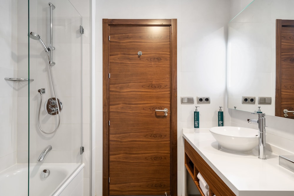 Hilton Garden Inn Sevilla — Hotel rooms in Seville, Andalusia