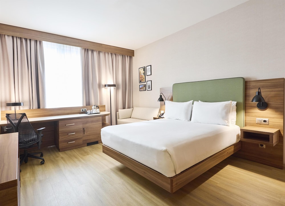 Hilton Garden Inn Sevilla — Hotel rooms in Seville, Andalusia