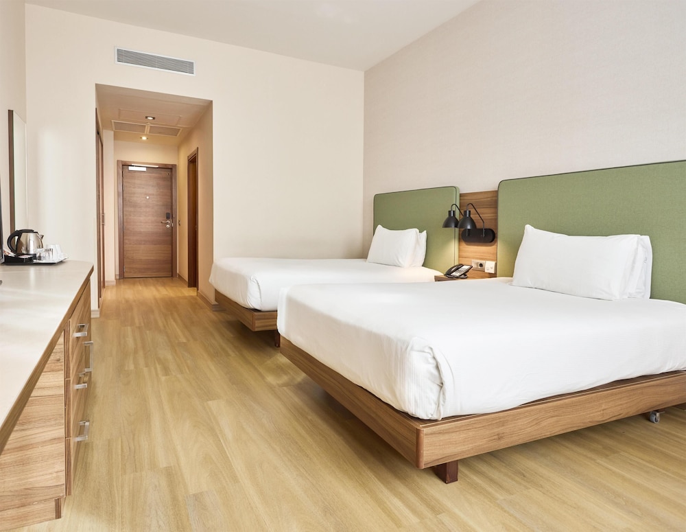 Hilton Garden Inn Sevilla — Hotel rooms in Seville, Andalusia