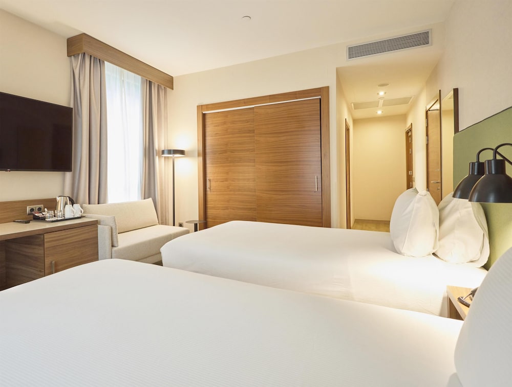 Hilton Garden Inn Sevilla — Hotel rooms in Seville, Andalusia