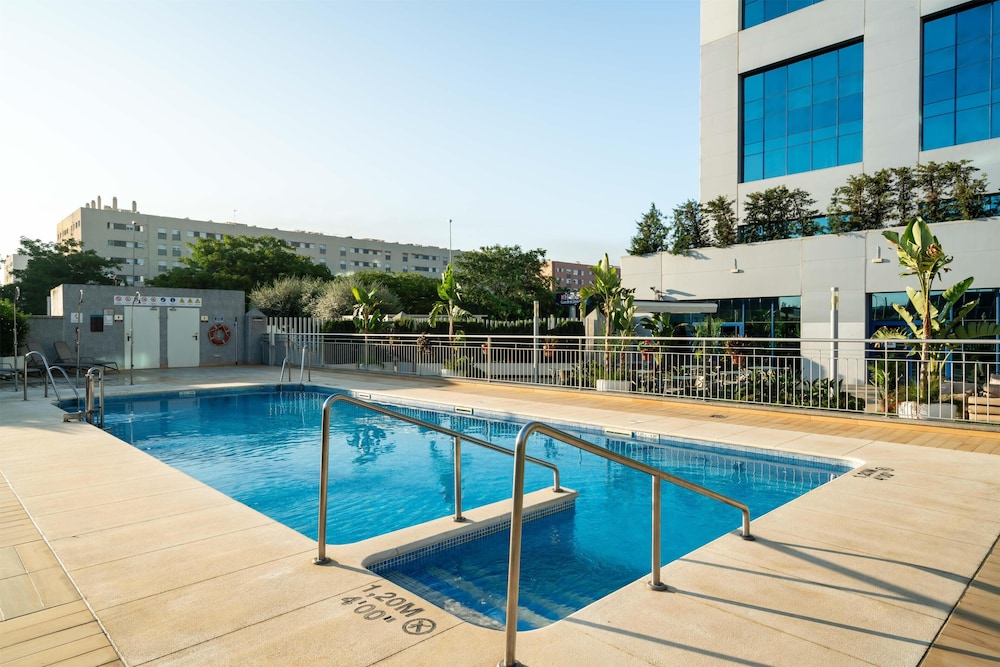 Hilton Garden Inn Sevilla — Swimming pool in Seville, Andalusia