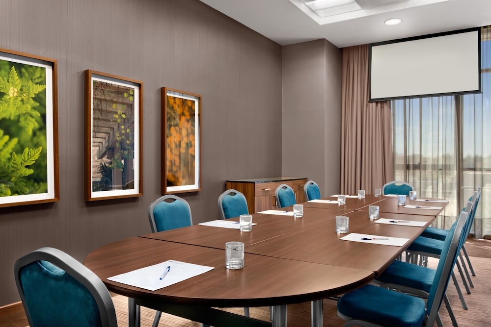 Hilton Garden Inn Sevilla — Hotel building in Seville, Andalusia