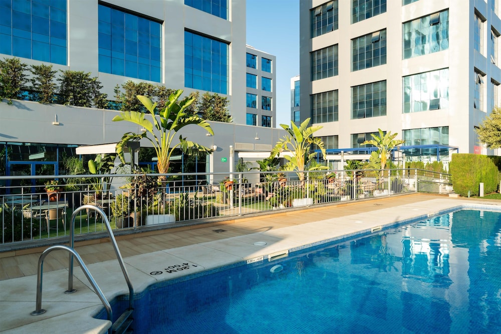 Hilton Garden Inn Sevilla — Swimming pool in Seville, Andalusia