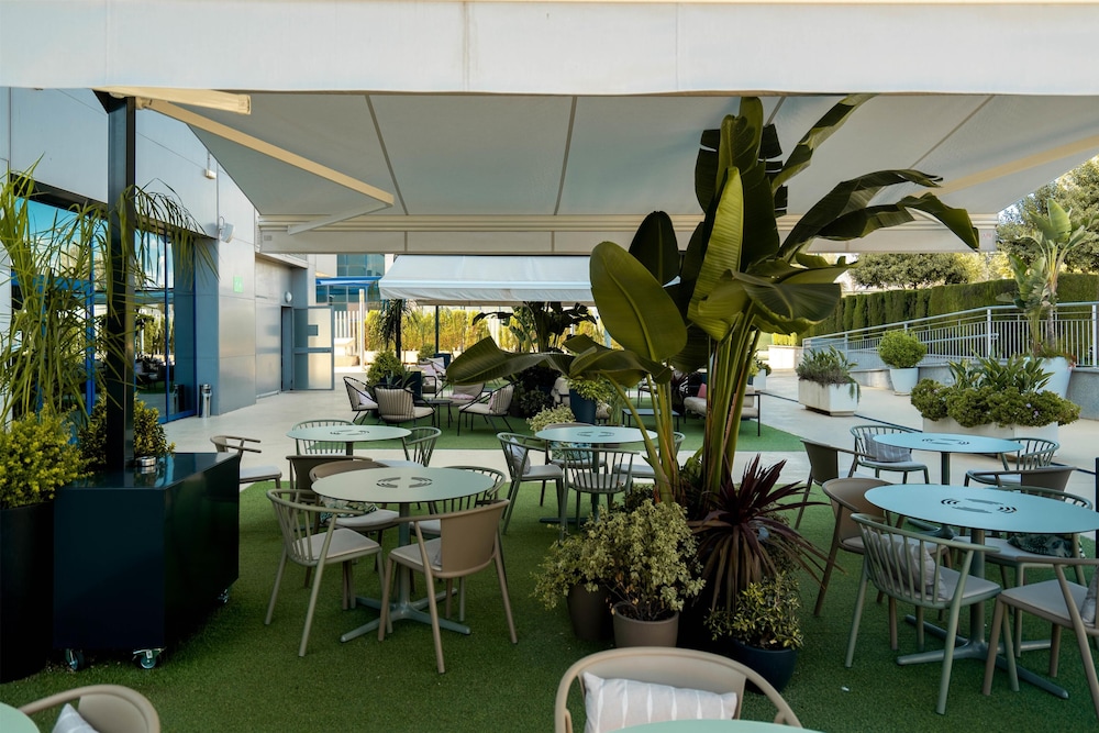 Hilton Garden Inn Sevilla — Restaurant & bars in Seville, Andalusia