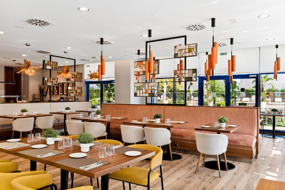 Hilton Garden Inn Sevilla — Restaurant & bars in Seville, Andalusia