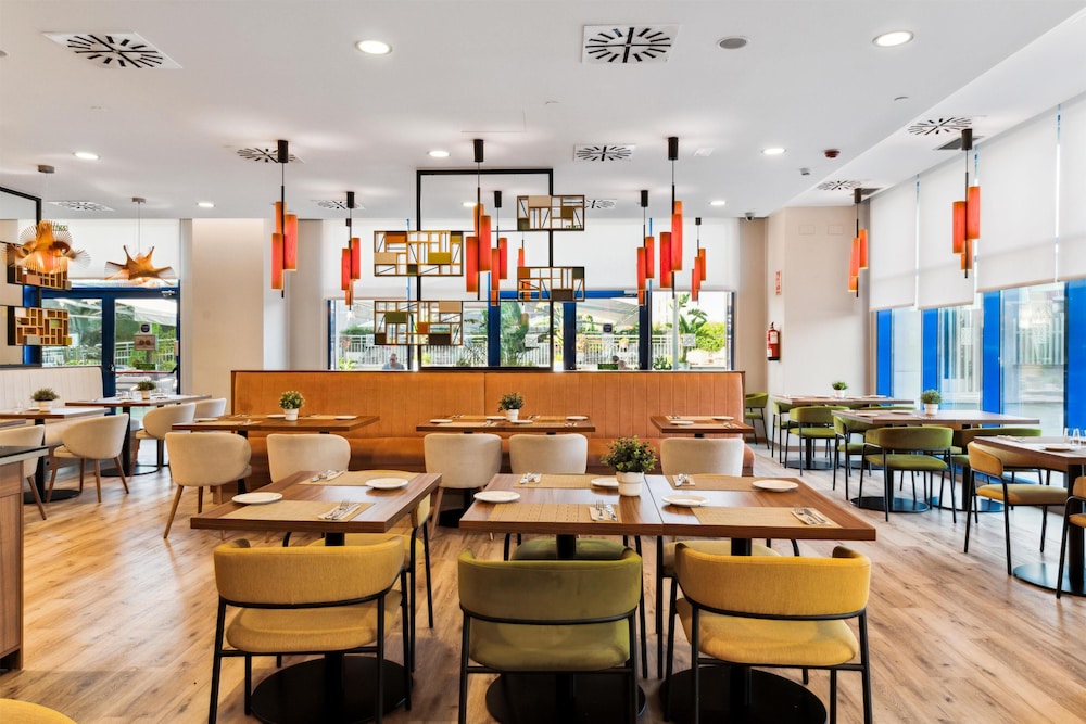 Hilton Garden Inn Sevilla — Restaurant & bars in Seville, Andalusia