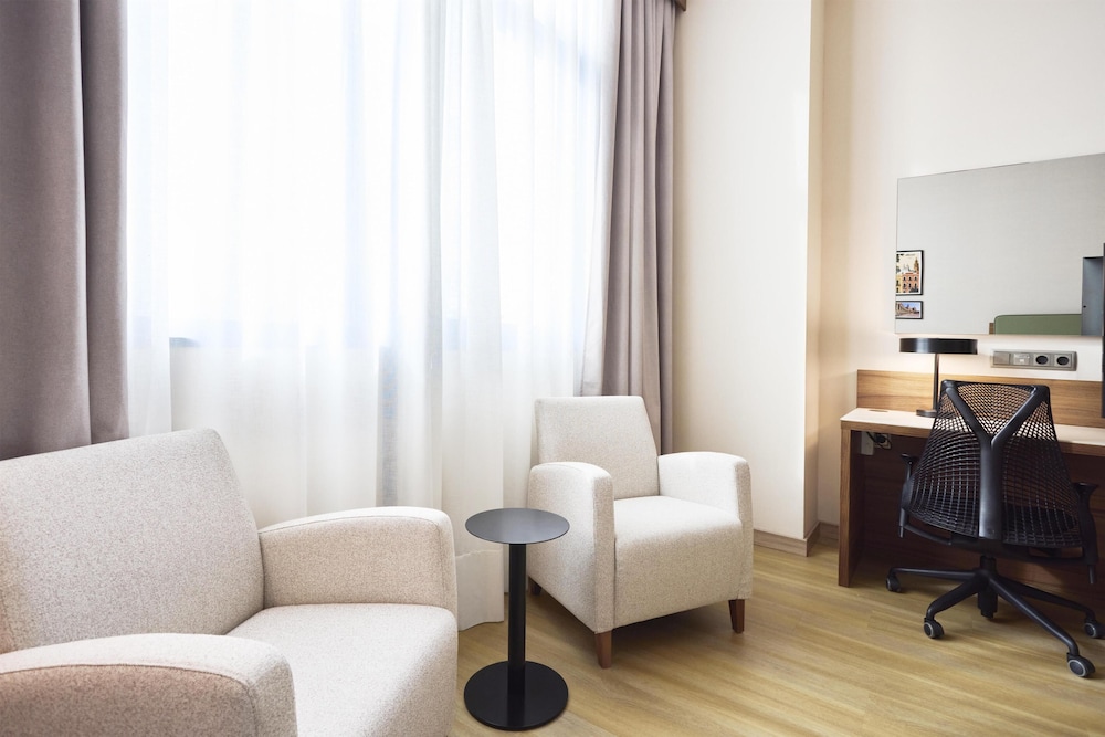 Hilton Garden Inn Sevilla — Hotel rooms in Seville, Andalusia