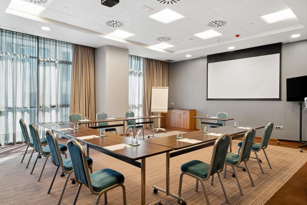 Hilton Garden Inn Sevilla — Hotel building in Seville, Andalusia
