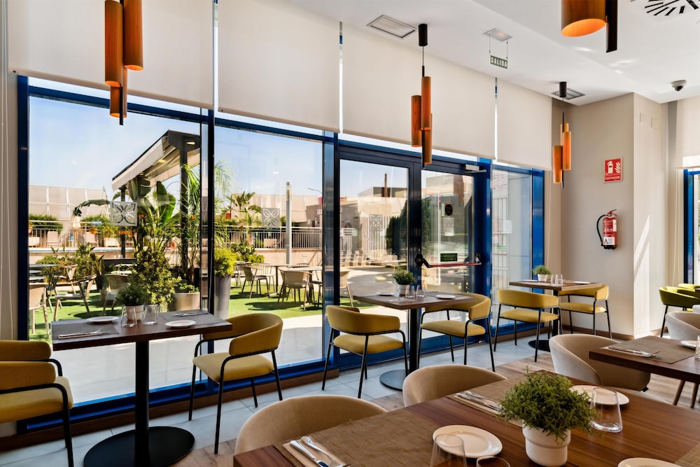 Hilton Garden Inn Sevilla — Restaurant & bars in Seville, Andalusia