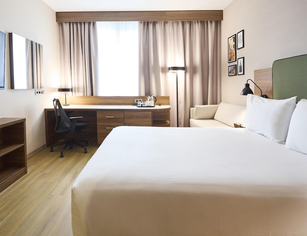 Hilton Garden Inn Sevilla — Hotel rooms in Seville, Andalusia