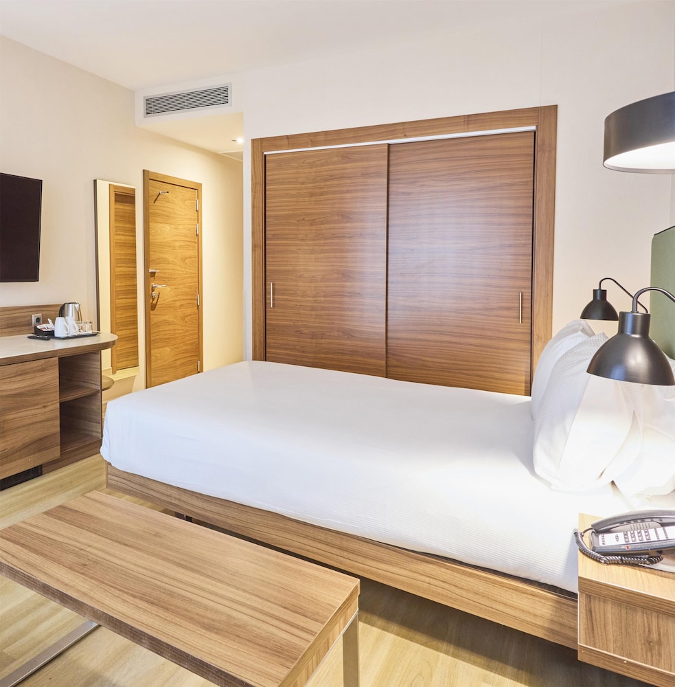 Hilton Garden Inn Sevilla — Hotel rooms in Seville, Andalusia