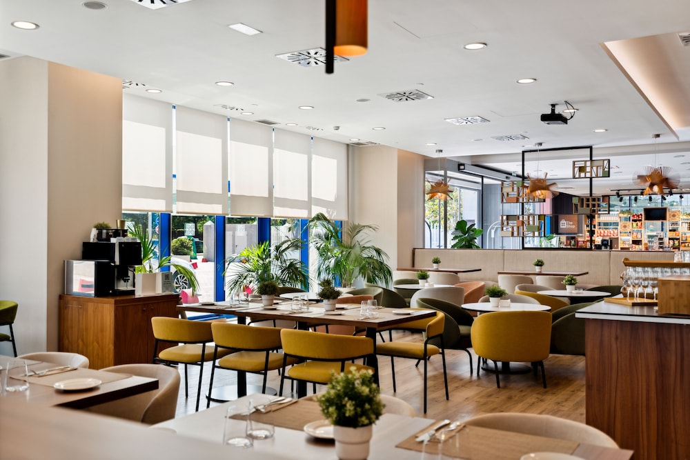 Hilton Garden Inn Sevilla — Restaurant & bars in Seville, Andalusia