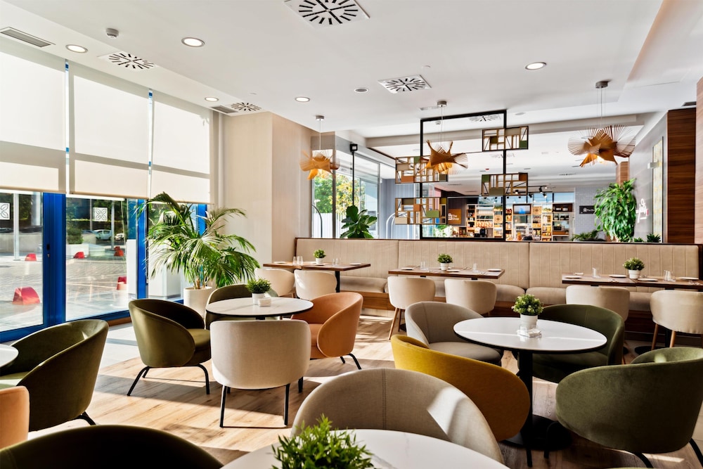 Hilton Garden Inn Sevilla — Restaurant & bars in Seville, Andalusia