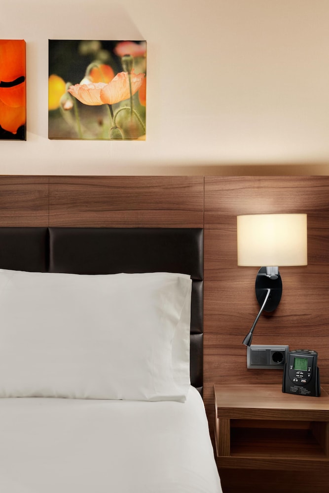 Hilton Garden Inn Sevilla — Hotel rooms in Seville, Andalusia