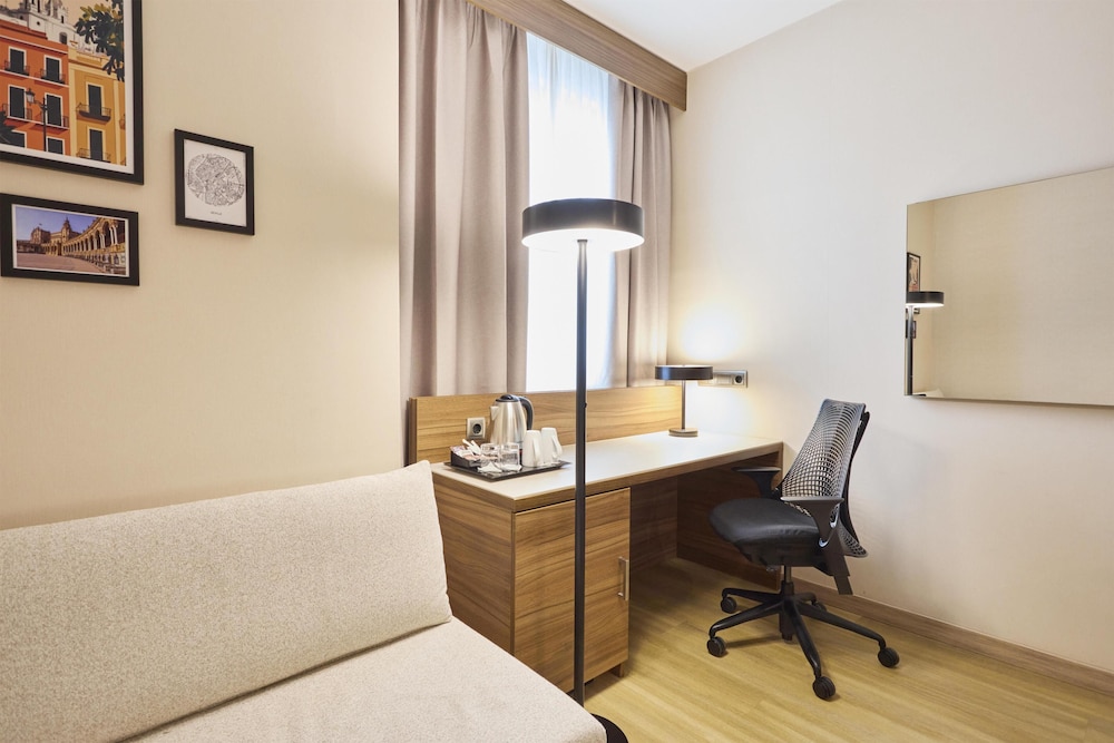 Hilton Garden Inn Sevilla — Hotel rooms in Seville, Andalusia