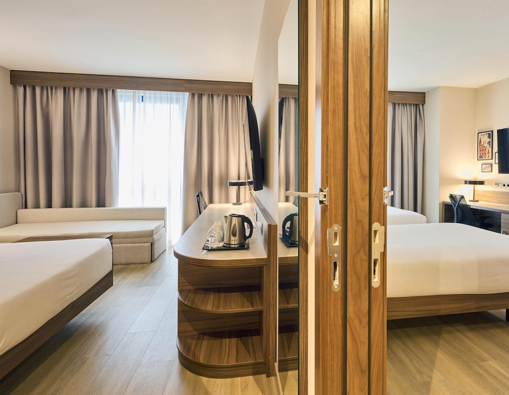 Hilton Garden Inn Sevilla — Hotel rooms in Seville, Andalusia