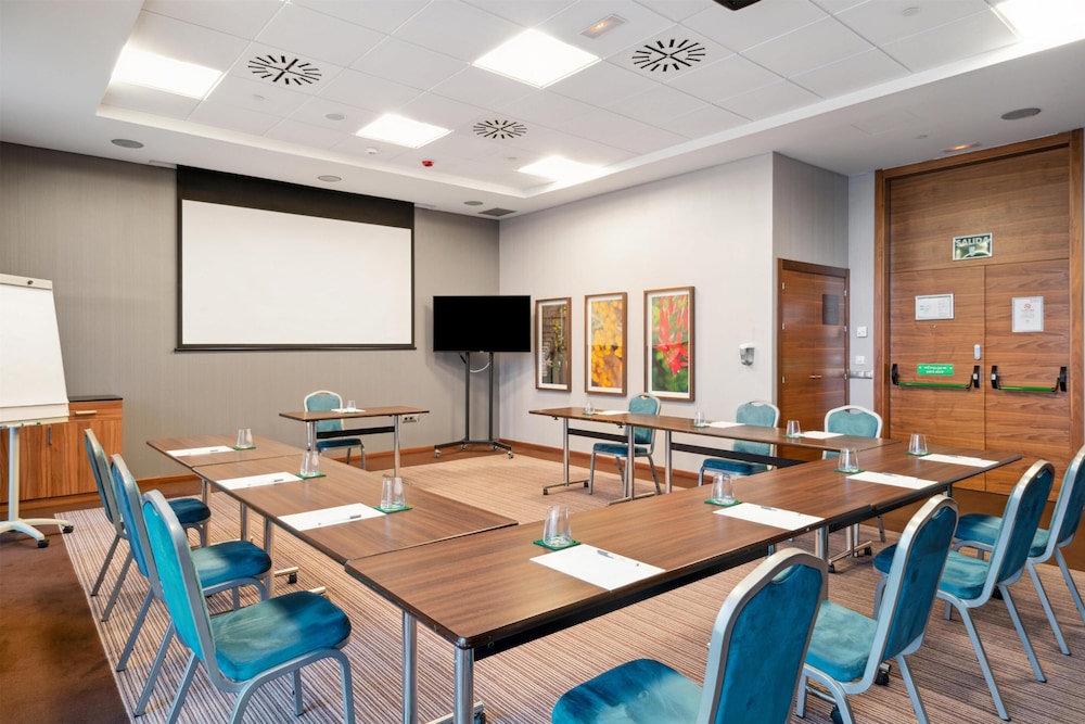 Hilton Garden Inn Sevilla — Hotel building in Seville, Andalusia