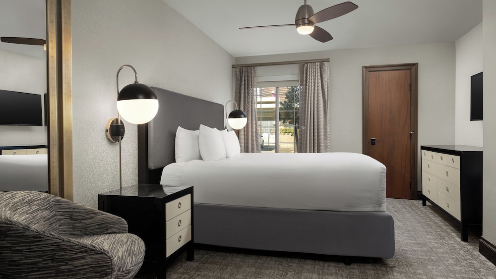Holiday Inn Club Vacations at Desert Club Resort by IHG — Hotel rooms in Las Vegas, Nevada