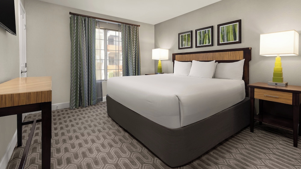 Holiday Inn Club Vacations at Desert Club Resort by IHG — Hotel rooms in Las Vegas, Nevada