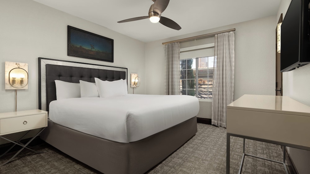 Holiday Inn Club Vacations at Desert Club Resort by IHG — Hotel rooms in Las Vegas, Nevada