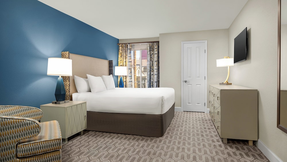 Holiday Inn Club Vacations at Desert Club Resort by IHG — Hotel rooms in Las Vegas, Nevada