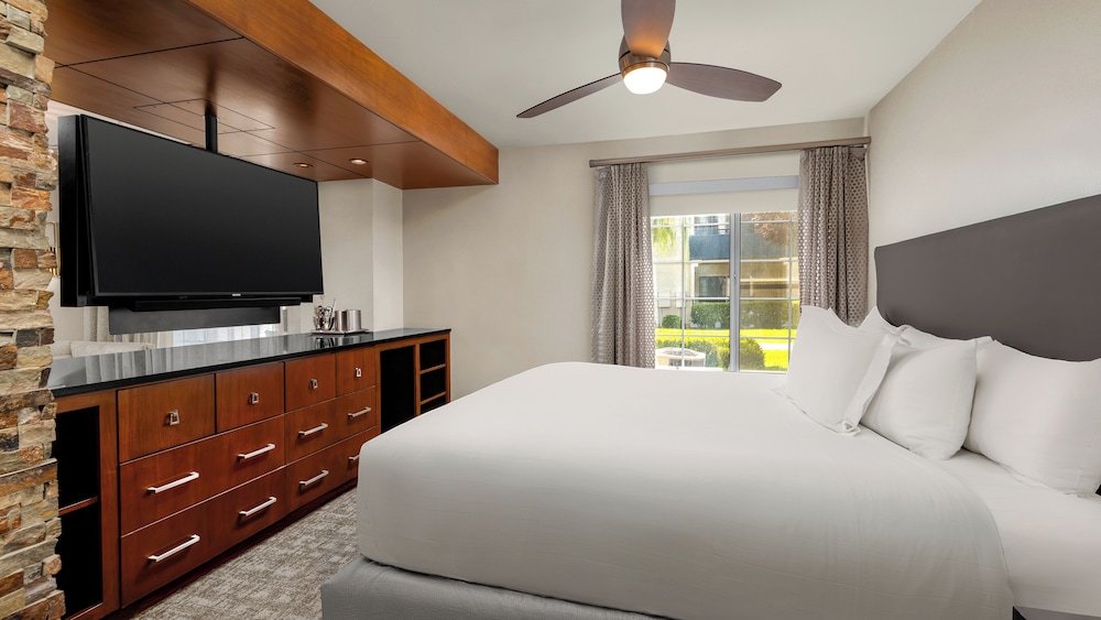 Holiday Inn Club Vacations at Desert Club Resort by IHG — Hotel rooms in Las Vegas, Nevada