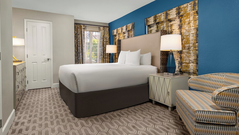 Holiday Inn Club Vacations at Desert Club Resort by IHG — Hotel rooms in Las Vegas, Nevada