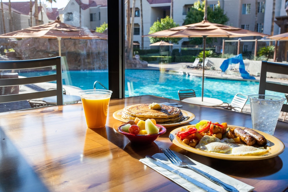 Holiday Inn Club Vacations at Desert Club Resort by IHG — Restaurant & bars in Las Vegas, Nevada