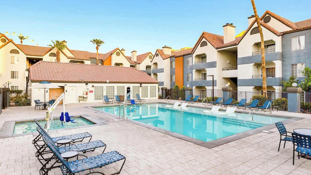 Holiday Inn Club Vacations at Desert Club Resort by IHG — Swimming pool in Las Vegas, Nevada