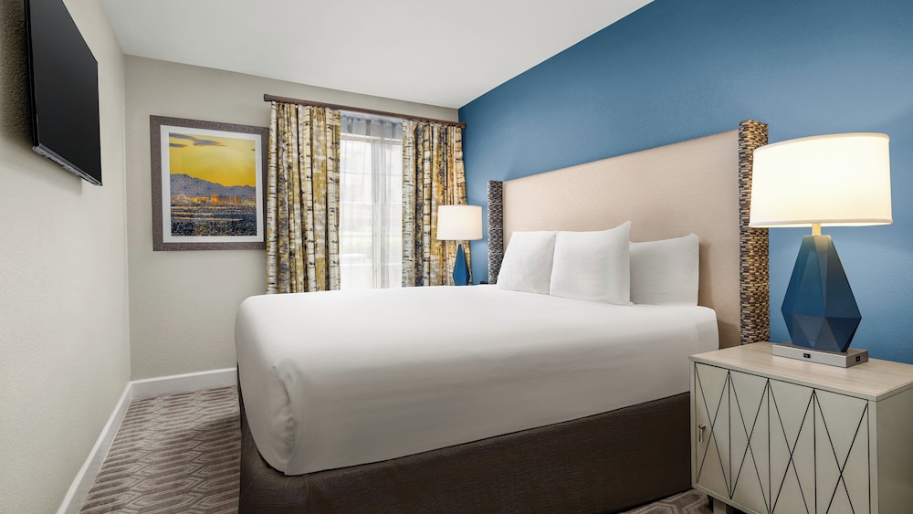 Holiday Inn Club Vacations at Desert Club Resort by IHG — Hotel rooms in Las Vegas, Nevada