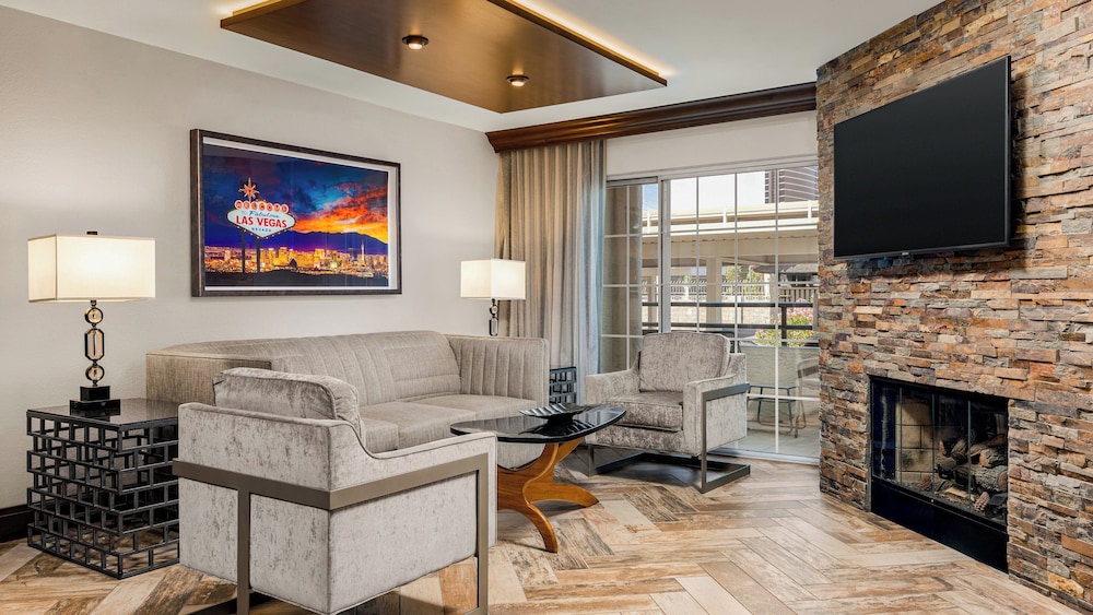 Holiday Inn Club Vacations at Desert Club Resort by IHG — Hotel rooms in Las Vegas, Nevada