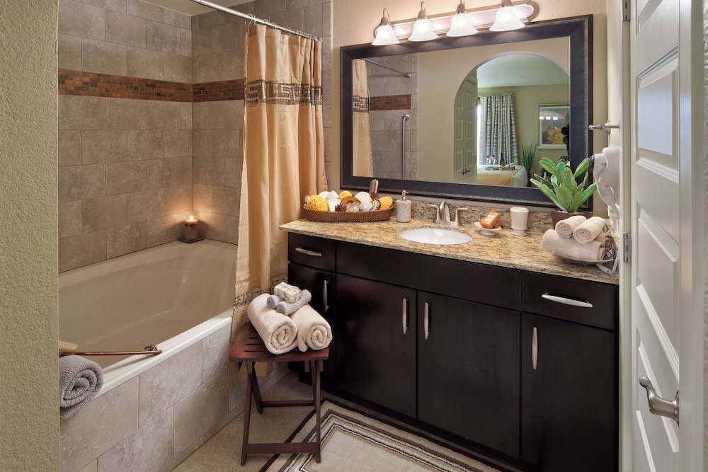 Holiday Inn Club Vacations at Desert Club Resort by IHG — Hotel rooms in Las Vegas, Nevada